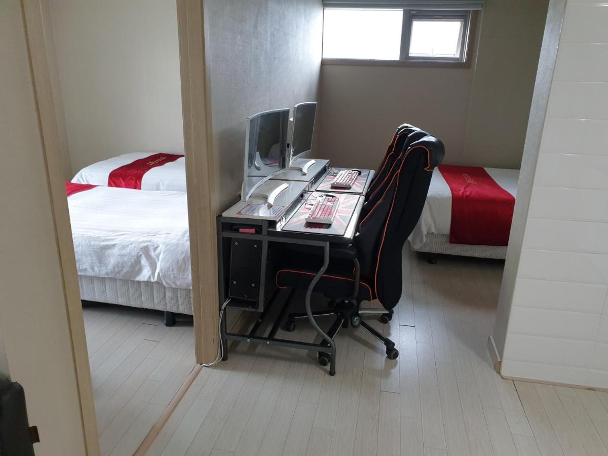 R&T Hotel Jeju Exteriör bild