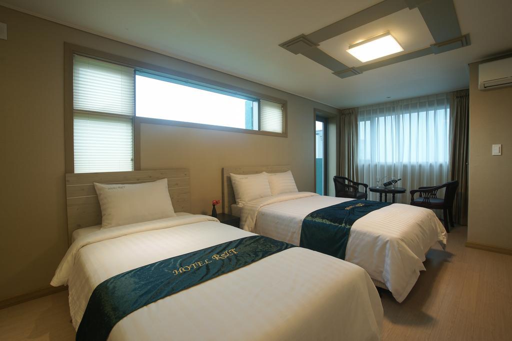 R&T Hotel Jeju Rum bild