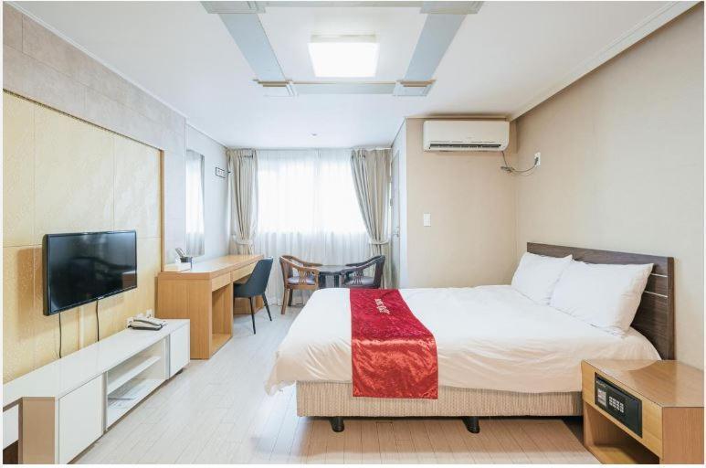 R&T Hotel Jeju Exteriör bild