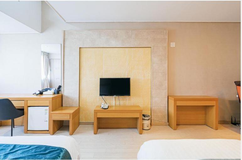 R&T Hotel Jeju Exteriör bild