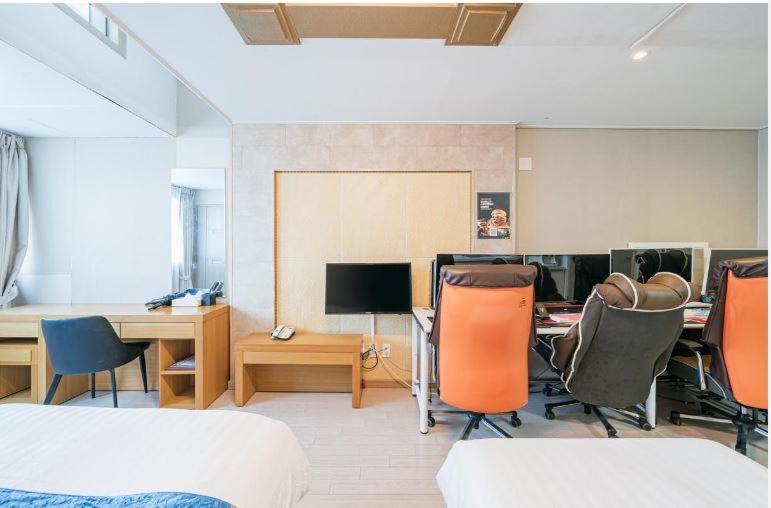 R&T Hotel Jeju Exteriör bild