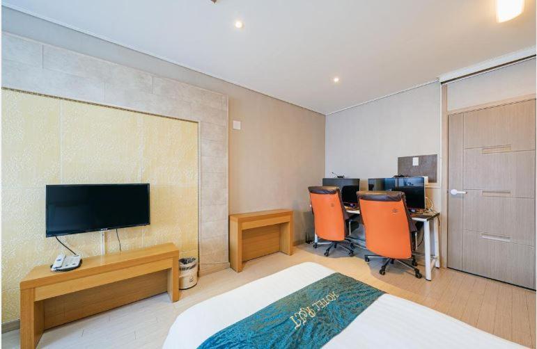 R&T Hotel Jeju Exteriör bild