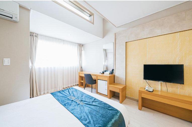 R&T Hotel Jeju Exteriör bild