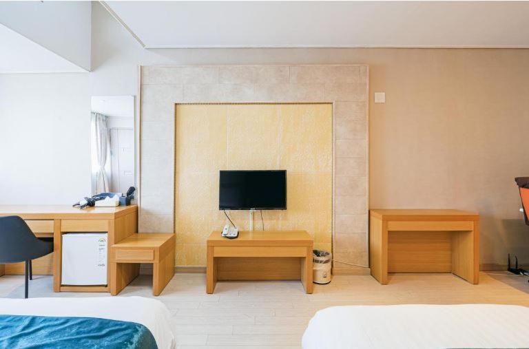 R&T Hotel Jeju Exteriör bild