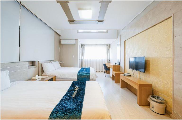 R&T Hotel Jeju Exteriör bild