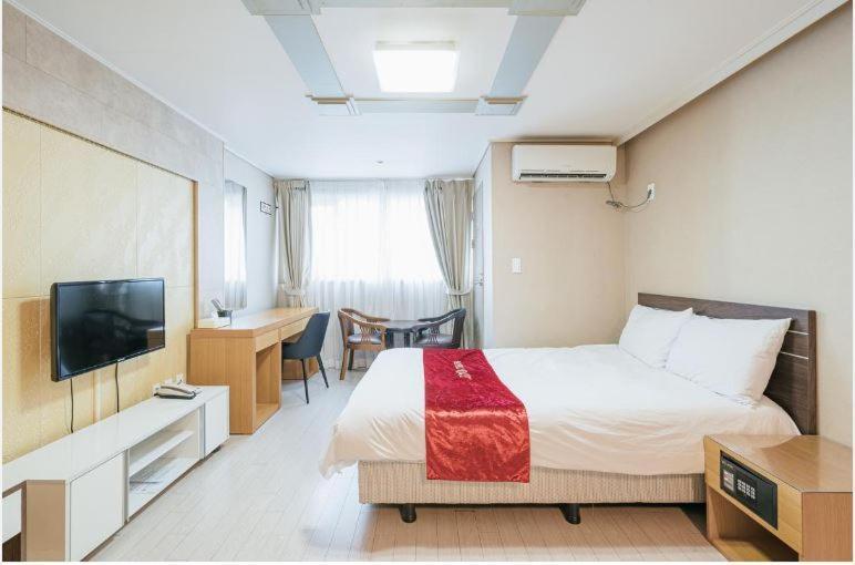 R&T Hotel Jeju Exteriör bild