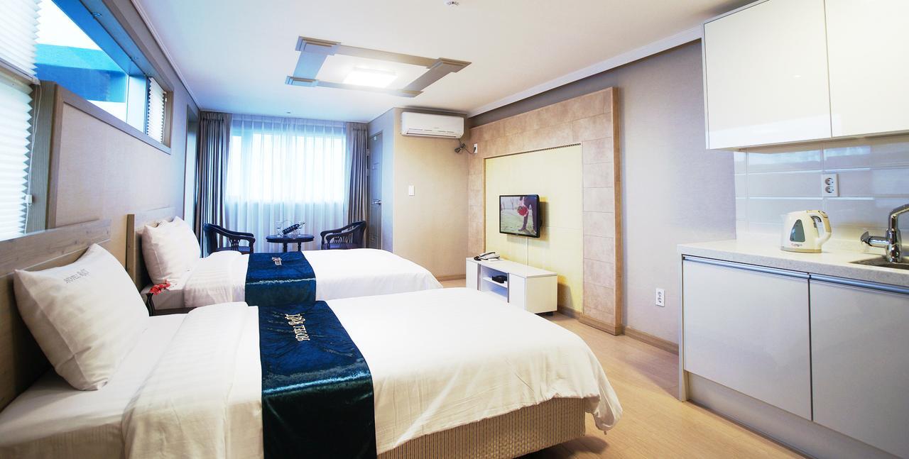 R&T Hotel Jeju Exteriör bild