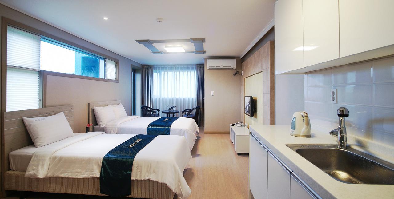 R&T Hotel Jeju Exteriör bild